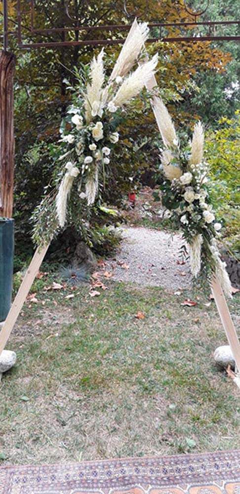 Arche décorée de fleurs Rumilly